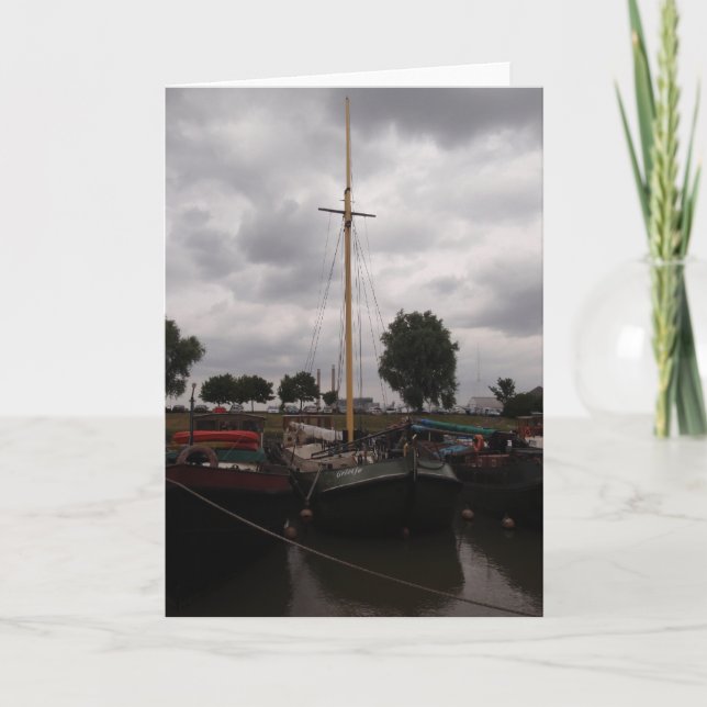 Segelschiff an einem grauen Tag Karte (Vorderseite)