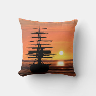 Segelschiff bei Sonnenaufgang  Kissen
