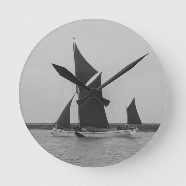 Segelschiff-Erinnerung Runde Wanduhr (Vorderseite)