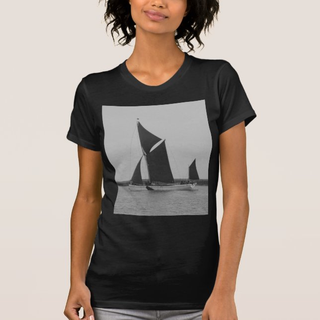 Segelschiff-Erinnerung T-Shirt (Vorderseite)