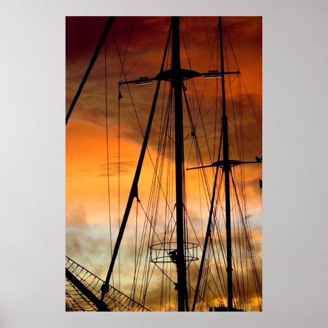 Segelschiff-Mast im Sonnenuntergang Poster (Vorne)