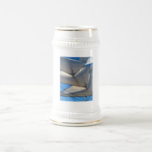 Segelschiff-Segel auf einem Stein Bierglas