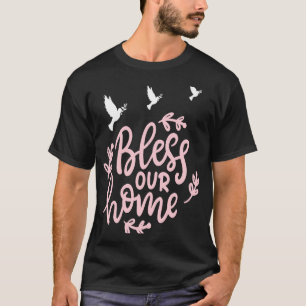 Segen Sie unsere Zuhause rosa Christlichen Glauben T-Shirt
