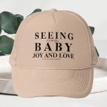 Sehen Sie Ihre neue Kinderfreude und Liebe Truckerkappe<br><div class="desc">Feiern Sie die Freuden der Elternschaft mit diesem lustigen und einzigartigen "Seeing Your New Baby" Trucker Hat. Dieser Hut ist perfekt für neue Eltern oder Freunde, die ein Neugeborenes feiern. Er verbindet modernes Design mit einer spielerischen, lustigen Eifersucht. Mit dem Text "Seeing Your New Baby Joy and Liebe" mit einer...</div>