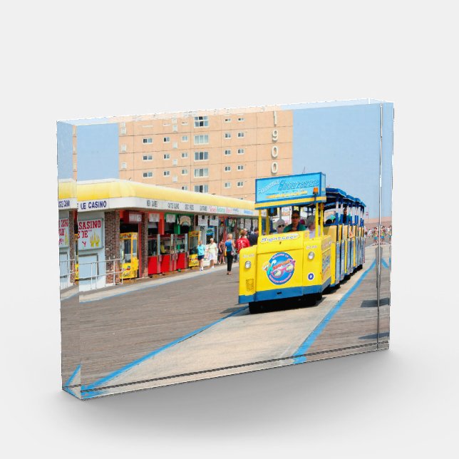 Sehen Sie sich das Straßenbahnauto bitte an. Fotoblock (Links)