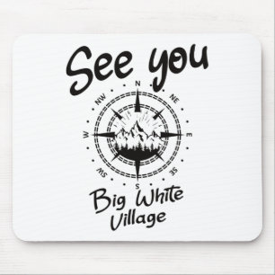 Sehen Sie sich im großen weißen Dorf Wanderurlaub Mousepad
