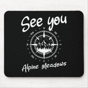 Sehen Sie sich in Almwiesen Western Vereinter Urla Mousepad