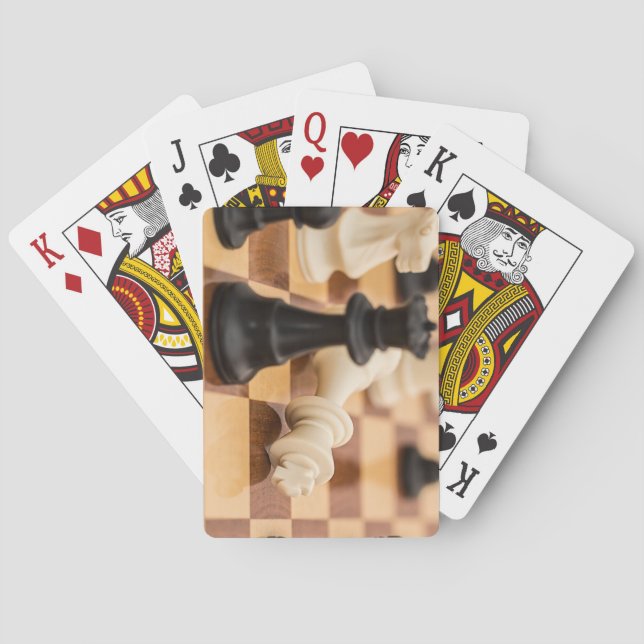 Sehr Cooles Schachbrett mit Stücken Spielkarten (Rückseite)