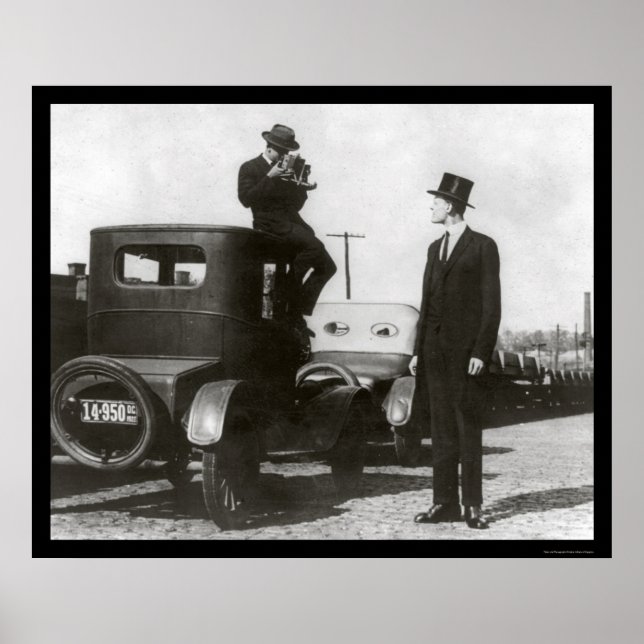 Sehr großer Mann und Fotograf 1922 Poster (Vorne)