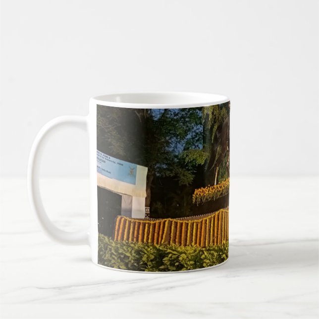 Sehr schönes Design auf Kaffeetasse (Links)