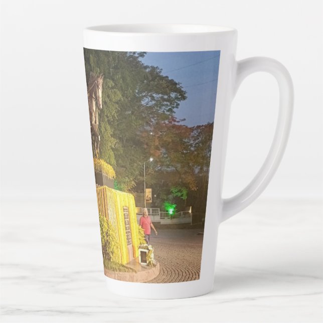 Sehr schönes Design auf Milchtasse (Rechts)