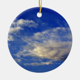 Sehr strukturierte Wolke in einem schönen blauen Keramikornament