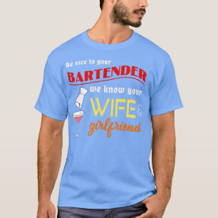 Sei bitte geduldig mit dem Barkeeper selbst mit ei T-Shirt