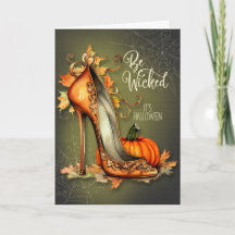 Sei böser Halloween-Hochhackiger mit Herbstlaub
