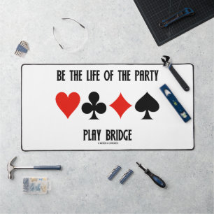 Sei das Leben der Party Play Bridge Card Anzug Schreibtischunterlage