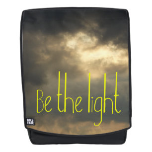 Sei das Licht im Sturm auf einem Rucksack