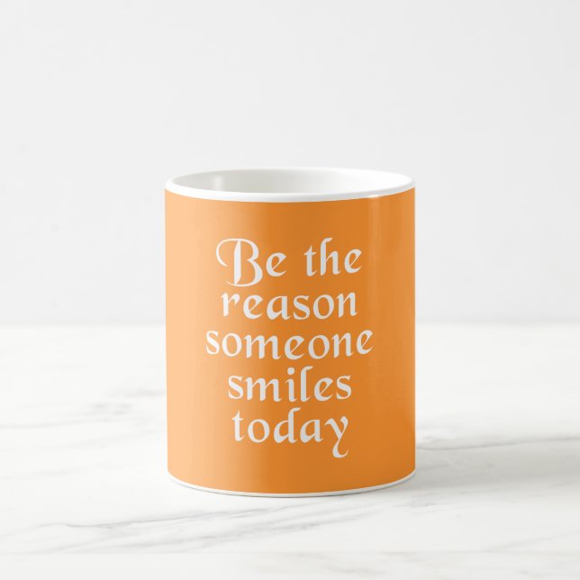 Sei der Grund, warum heute jemand lächelt Kaffeetasse (Mittel)