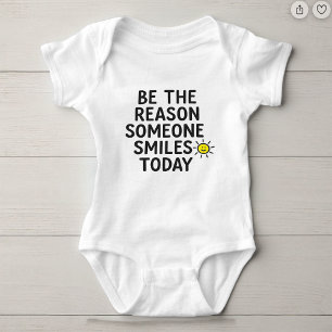 Sei der Grund, warum jemand lächelt Positive Nachr Baby Strampler