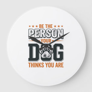 Sei die Person, die dein Hund denkt, dass du bist  Große Wanduhr