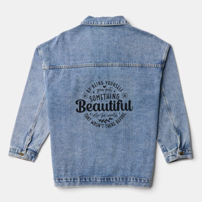 Sei du selbst etwas Schönes Zitat Jeansjacke (Rückseite)