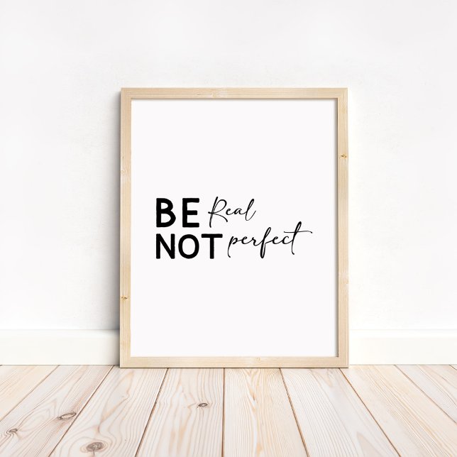 Sei echt, nicht perfekt - Minimalistische Motivati Poster (Be Real Not Perfect - Minimalist Motivational Poster in a neutral wooden poster)
