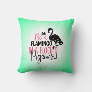 Sei ein Flamingo in einer Flock von Tauben-27308 Kissen