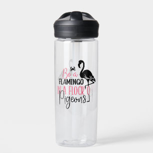 Sei ein Flamingo in einer Schar von Tauben-27308 Trinkflasche