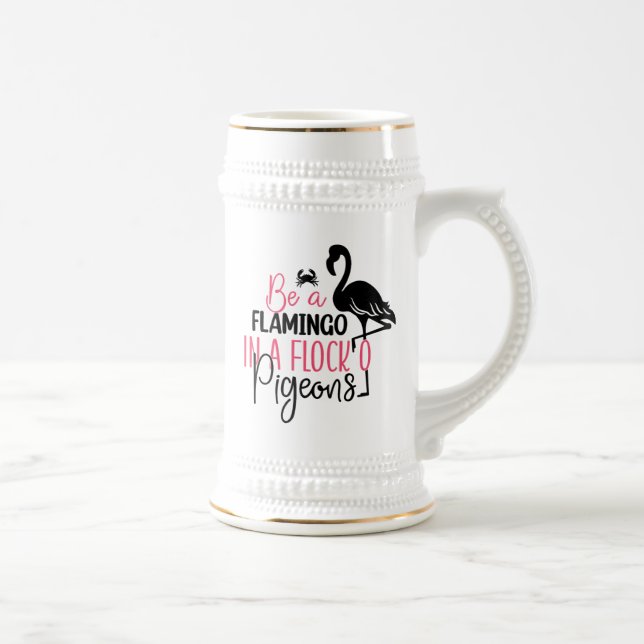 Sei ein Flamingo in einer Schar von Tauben Bierglas (Rechts)