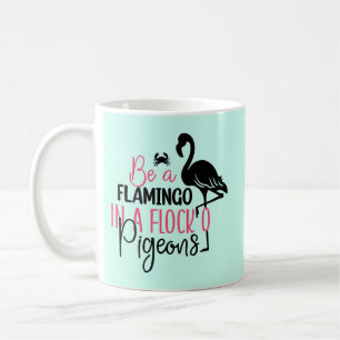 Sei ein Flamingo in einer Schar von Tauben Kaffeetasse