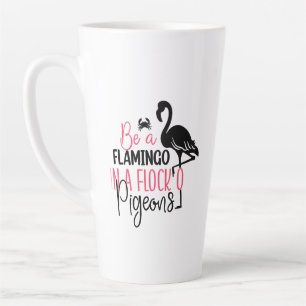 Sei ein Flamingo in einer Schar von Tauben Milchtasse