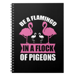 Sei ein Flamingo in einer Schar von Tauben Notizblock