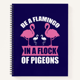 Sei ein Flamingo in einer Schar von Tauben Notizbuch