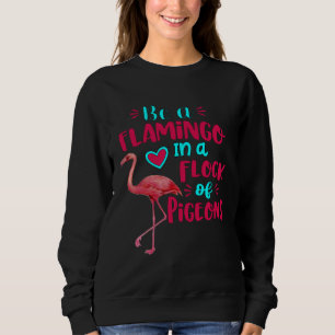 Sei ein Flamingo in einer Schar von Tauben Rosa Fl Sweatshirt