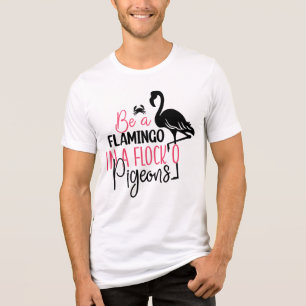 Sei ein Flamingo in einer Schar von Tauben Tri-Blend Shirt