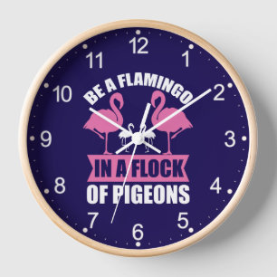 Sei ein Flamingo in einer Schar von Tauben Uhr