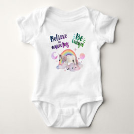 Sei einzigartig Girly Moon Unicorns Rainbow Baby Strampler