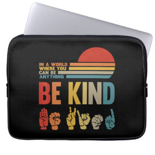 Sei freundlich in einer Welt, in der du alles sein Laptopschutzhülle