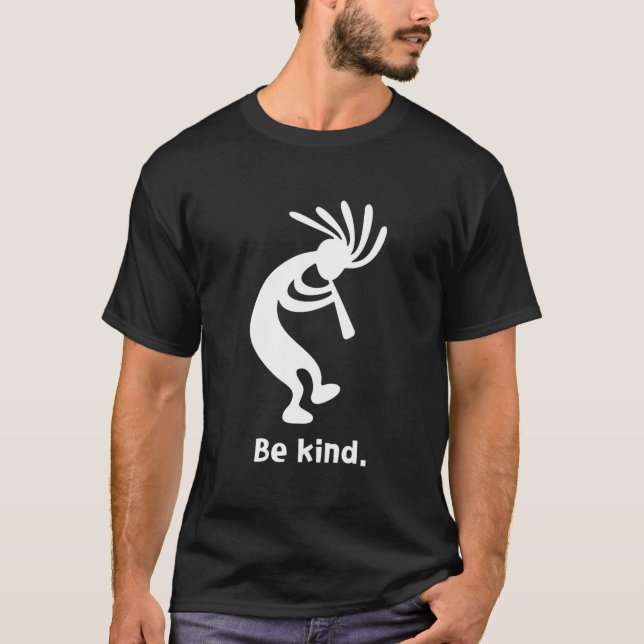 Sei freundlich tanzender Kokopelli T-Shirt (Vorderseite)