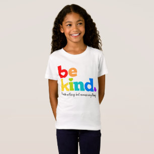 Sei freundlicher Regenbogengrafischer Slogan, benu T-Shirt