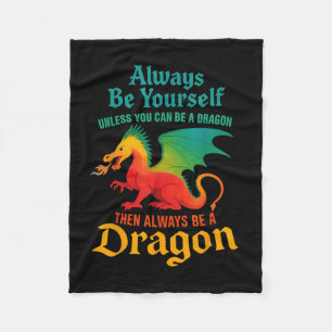 Sei immer du selbst, wenn du kein Drache sein kann Fleecedecke
