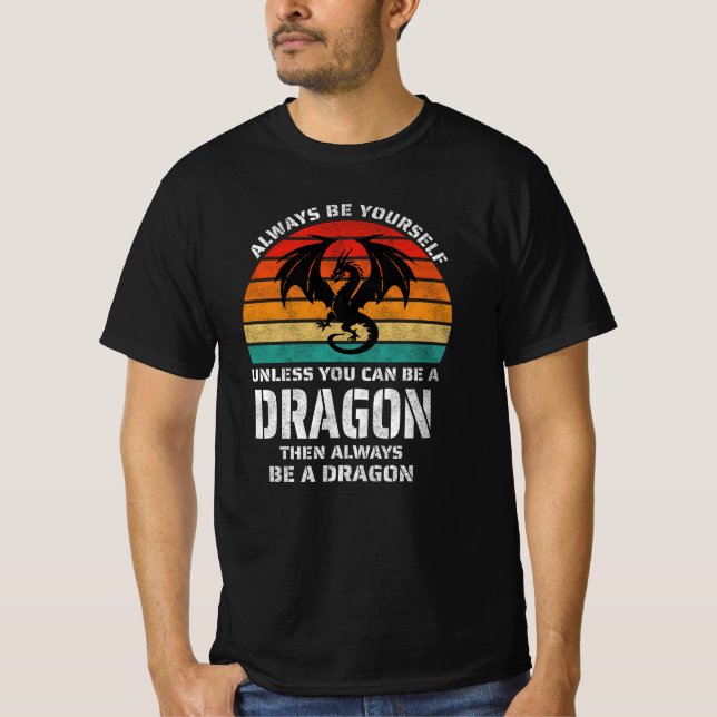Sei immer du selbst, wenn du nicht Dragon Retro se T-Shirt (Vorderseite)