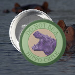 Sei kein Hippokrite - Lila Punny-Hippo Button<br><div class="desc">Lacht dich mit unserem sonnigen "Don't Be A Hippocrite"-Design mit einem spielerisch lila Hippopotamus. Dieses gefährliche afrikanische Tier zeigt ihre Stoßzähne! Ideal für Tierfreunde mit einem Sinn für Spaß!</div>