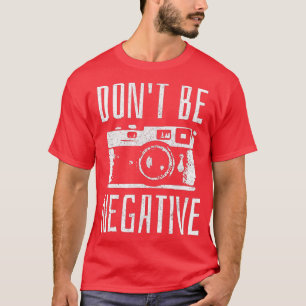 Sei kein negatives Geschenk für Retro-Kameras T-Shirt
