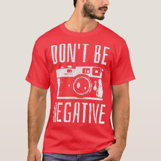Sei kein negatives Geschenk für Retro-Kameras T-Shirt