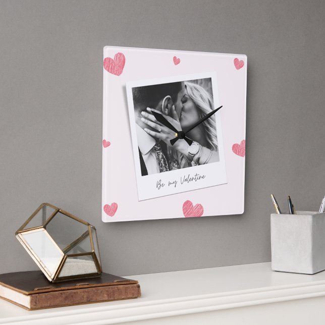 Sei mein Valentine | personalisiertes Foto | Rotes Quadratische Wanduhr (Von Creator hochgeladen)