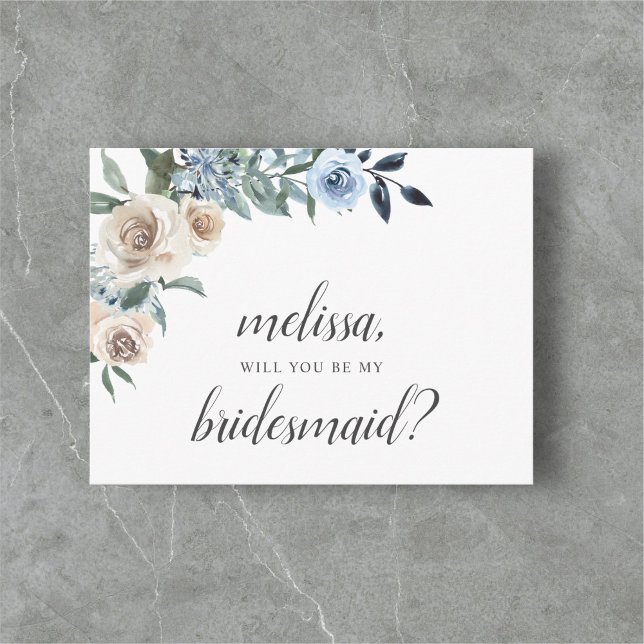 Sei meine Bridesmaid Dusty Blue Beige Blume Boho I Einladungspostkarte (Von Creator hochgeladen)