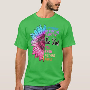 Sei nett, jeder kämpft gegen einen Kampf, den du w T-Shirt