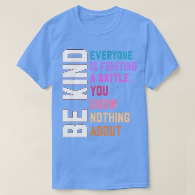 Sei nett, jeder kämpft gegen einen Kampf, den du w T-Shirt (Design vorne)