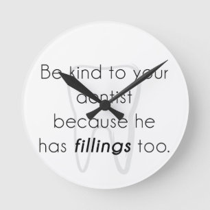 Sei nett zu deinem Zahnarzt! Runde Wanduhr