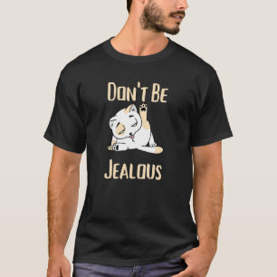 Sei nicht eifersüchtig Katze leckt Sarkasmus T-Shirt